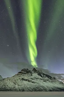 Northern lights in the sky above Skoddebergvatnet lake