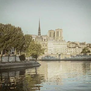 Images Dated 13th May 2021: Notre Dame Cathedral and Ile de la Cite, Paris, France