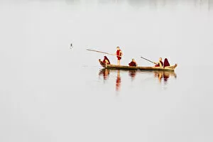 Novice monks row on Taungthaman Lake near Amarapura, Mandallay, Burma (Myanmar)