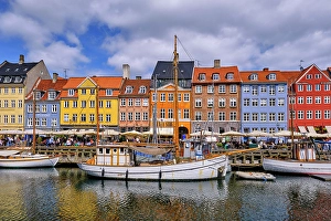 Kobenhavn Prints: Nyhavn, or New Harbour, is a 17th-century waterfront