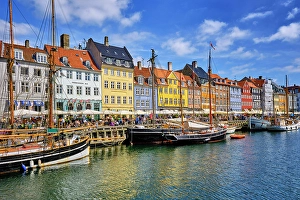 Kobenhavn Prints: Nyhavn, or New Harbour, is a 17th-century waterfront