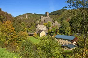 Images Dated 27th November 2018: Oberburg and Niederburg castles, Manderscheid, Eifel, Rhineland-Palatinate, Germany