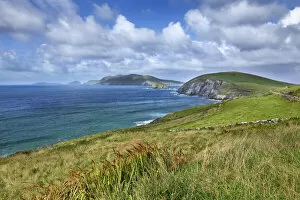 Rock Cliff Collection: Ocean coast with cliffs - Ireland, Kerry, Dingle Peninsula, Slea Head
