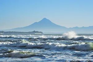 Polynesia Gallery: Ocean impression with Mount Egmont - New Zealand, North Island, Taranaki, New Plymouth