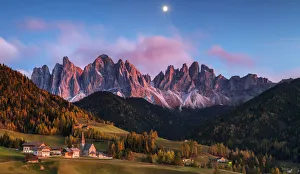 Odle during enrosadira, Santa Magdalena, Funes, Bolzano, Trentino Alto Adige, Italy
