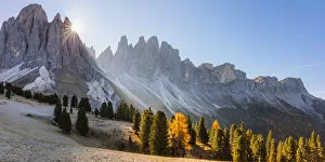 Images Dated 13th November 2017: Odle peaks (Geisler gruppe) at sunrise, in autumn, Funes valley, Dolomites, Italy