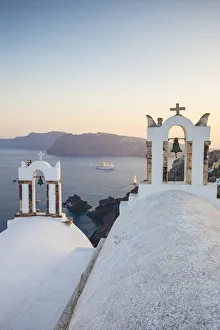 Mediterranean Collection: Oia, Santorini (Thira), Cyclades Islands, Greece