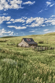 Montana Prints: Old barn, Montana, USA