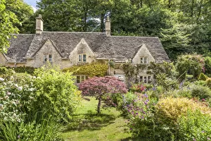 Images Dated 29th September 2021: Old cottages in Bibury, Cotswolds, Gloucestershire, England