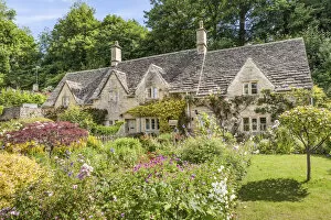 Images Dated 29th September 2021: Old cottages in Bibury, Cotswolds, Gloucestershire, England