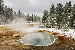 Images Dated 27th February 2019: Old faithful, Upper Geyser Basin, Yellowstone National Park, Wyoming, USA