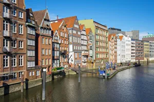 Old houses along the Nikolaifleet canal on a sunny afternoon, Altstadt, Hamburg, Germany