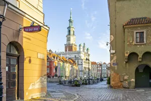 Images Dated 9th November 2020: Old Market square and the Town Hall in the background, Poznan, Poland, Eastern Europe