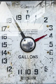 Images Dated 23rd January 2015: Old petrol pump in Gallons, UK