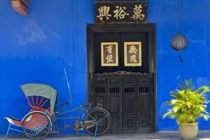 Malaysia Gallery: Old rickshaws & house front, Georgetown, Penang, Malaysia