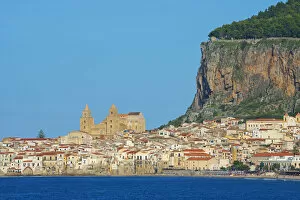 Old town, cathedral and cliff La Rocca, Cefalu, Sicily, Italy, Europe