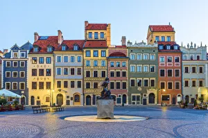 Old Town Market Square and the Warsaw Mermaid at dawn, UNESCO world heritage site Old Town Market Square and the Warsaw Mermaid at dawn, UNESCO world heritage site