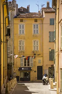 Cote D´azur Prints: Old town, St. Tropez, Var, Provence-Alpes-Cote D Azur, French Riviera, France
