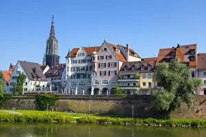 Images Dated 24th August 2015: Old Town Ulm & The River Danube, Ulm, Baden-Wurttemberg, Germany