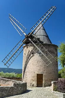 Old windmill in Goult, Vaucluse, Provence, France
