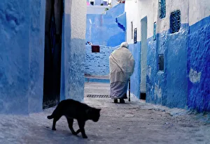Old woman, Chefchaouen, the Blue City in Morocco, North Africa