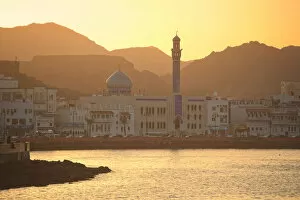 Images Dated 17th August 2011: Oman, Muscat, Mutrah Corniche