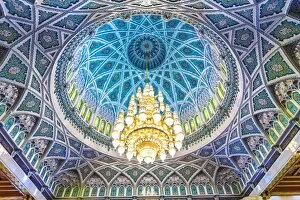Islam Collection: Oman, Muscat. The worlds largest Swarovski Cyrstal chandelier in the main prayer