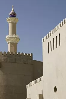 Images Dated 19th February 2007: Oman, Western Hajar Mountains, Nizwa, Minaret of Nizwa Mosque