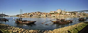Images Dated 5th January 2015: Oporto, capital of the Port wine, and the Ribeira district, UNESCO World Heritage Site