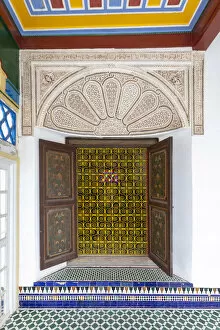 Ornate window, Courtyard gardens at Bahia Palace (Palais de la Bahia). Marrakech-Safi (Marrakesh-Tensift-El Haouz)