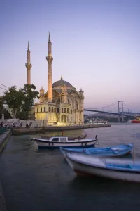 Images Dated 20th August 2006: Ortakoy Camii (Mosque) and the Bosphorus Bridge