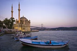 Images Dated 18th January 2008: Ortakoy Camii (Mosque) and the Bosphorus Bridge, Istanbul, Turkey