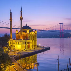 Images Dated 18th November 2019: Ortakoy Camii (Mosque) and the Bosphorus Bridge, Ortakoy, Istanbul, Turkey