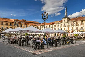 Images Dated 21st September 2020: Outdoor cafe, Plaza Mayor, Leon, Castile and Leon, Spain