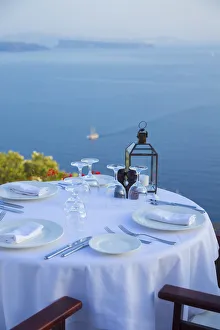 Images Dated 1st July 2016: Outdoor dining, Oia, Santorini (Thira), Cyclades Islands, Greece