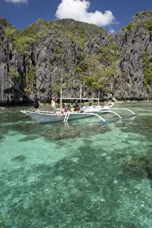 Images Dated 24th June 2008: Outrigger boat in lagoon, El Nido, Palawan Island, The Philippines
