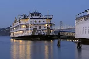 Images Dated 20th May 2013: Paddle Wheeler, Bay Bridge at Pier 7, Embarcadero, San Francisco, USA