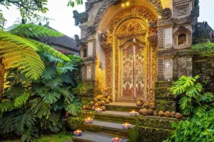 Paduraksa (kori) gateway, Ubud, Bali, Indonesia