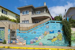 Images Dated 15th March 2022: Painted mural of house on Avenida Alemania, Cerro Alegre, Valparaiso, Valparaiso Province