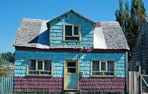 Chiloe Island Gallery: Painted shingle covered house