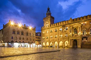 Images Dated 3rd June 2019: Palazzo d Accursio (Palazzo Comunale), Piazza Maggiore, Bologna, Emilia-Romagna
