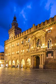 Images Dated 3rd June 2019: Palazzo d Accursio (Palazzo Comunale), Piazza Maggiore, Bologna, Emilia-Romagna