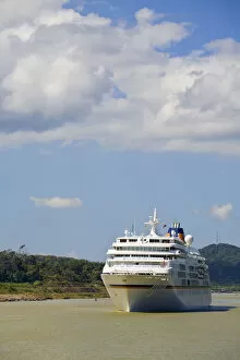 Images Dated 28th March 2008: Panama, Panama Canal, Cruise ship