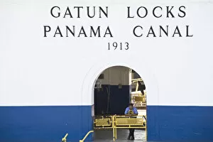 Images Dated 28th March 2008: Panama, Panama Canal, Gatum locks