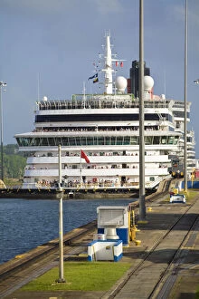 Images Dated 28th March 2008: Panama, Panama Canal, Queen Victoria cruise ship on its maiden World Cruise passing