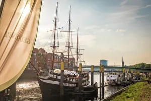 Ships Prints: Pannekoekschip Admiral Nelson at the Martini pier, Bremen, Germany