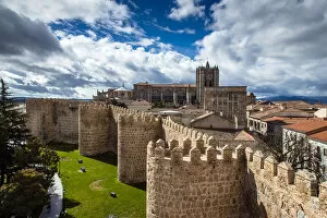 Images Dated 28th February 2014: Panoramic view over the Cathedral and the medieval city walls, Avila, Castile and Leaon