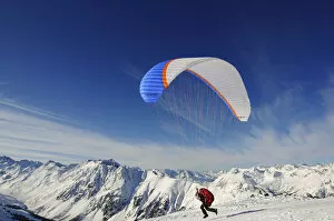 Adventure Sports Gallery: Paraglider, Pardorama, Ischgl, Tyrol, Austria (MR)