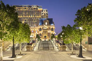 Images Dated 25th February 2020: The Parisian Hotel at dusk, Macau, China