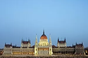 Grand Gallery: Parliament Building on the Embankment